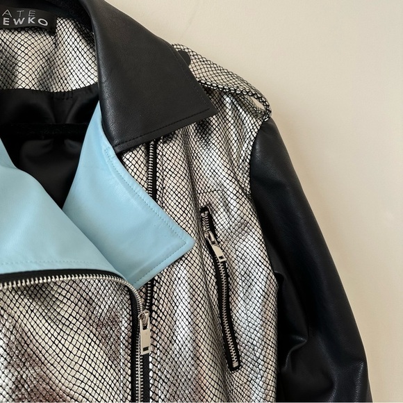 Kate Hewko-Metallic Fine Print Snake Skin Faux Cropped Moto Jacket (Large) - Picture 7 of 16